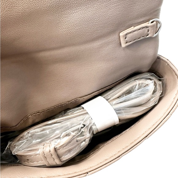 NWT Badgley Mischka Clutch Bag with Pearl Handle Crossbody Taupe - Picture 6 of 6